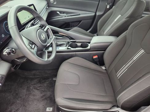 Used 2025 Hyundai Elantra SEL FWD image 13