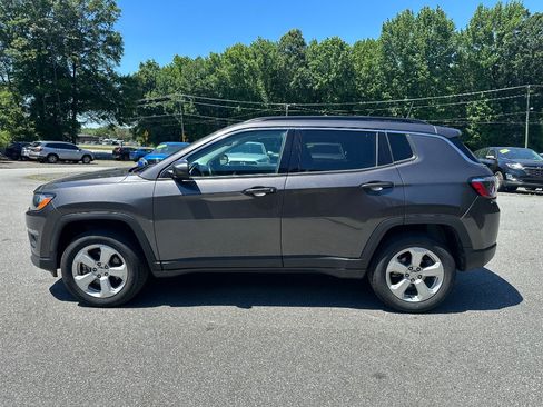 Used 2021 Jeep Compass Latitude w/ Sun and Sound Group AWD/4WD image 4