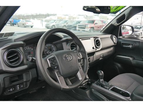 Used 2019 Toyota Tacoma TRD Off-Road w/ Technology Package image 11