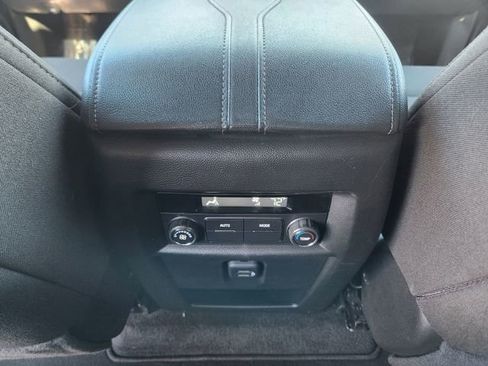 Used 2023 Chevrolet Traverse LT image 14