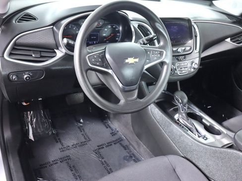 Used 2022 Chevrolet Malibu LT FWD image 9