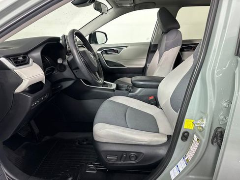 Used 2021 Toyota RAV4 XLE w/ Convenience Package image 19