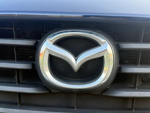 Used 2017 MAZDA MAZDA3 Sport FWD image 46
