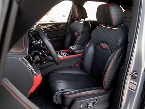 Certified 2025 Bentley Bentayga AWD/4WD image 10