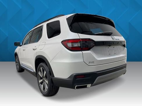 New 2025 Honda Pilot Touring image 3
