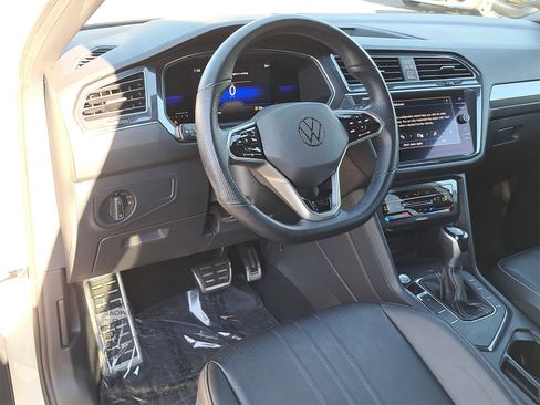 Certified 2022 Volkswagen Tiguan SE R-Line image 18