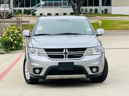 Used 2016 Dodge Journey SXT FWD image 2