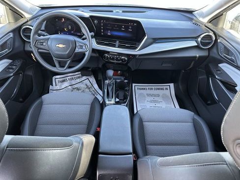 Used 2025 Chevrolet Trax LT image 20