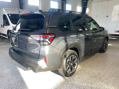 Used 2025 Subaru Forester Premium image 19
