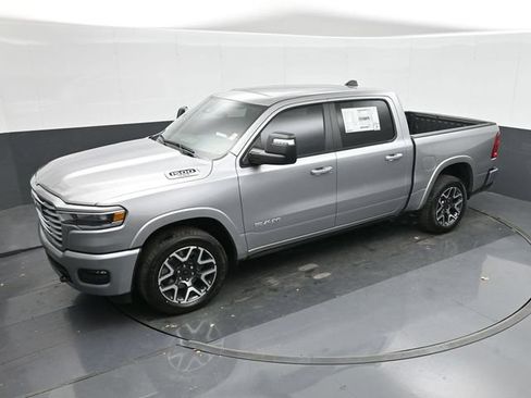 Used 2025 RAM 1500 Laramie AWD/4WD image 34
