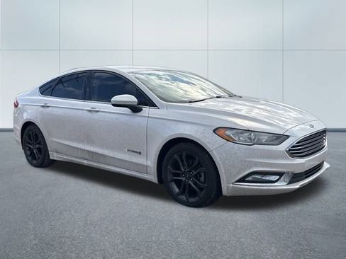 Used 2018 Ford Fusion SE w/ Equipment Group 601A image 2