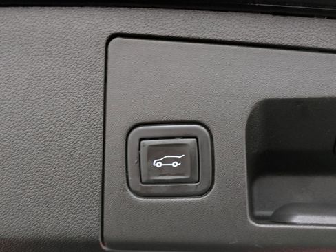 Used 2023 Cadillac XT4 Premium Luxury image 11