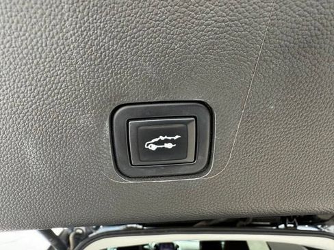 Used 2021 Chevrolet Traverse LT FWD image 8