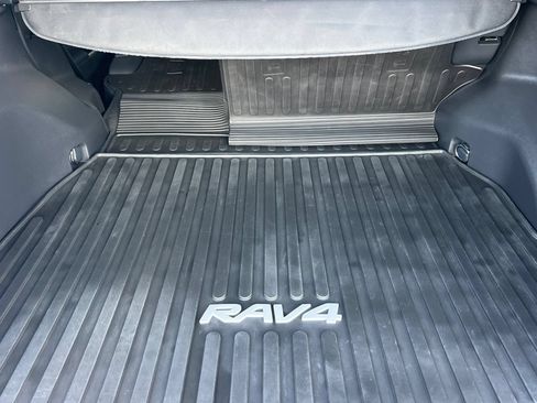 Used 2025 Toyota RAV4 XLE AWD/4WD image 12