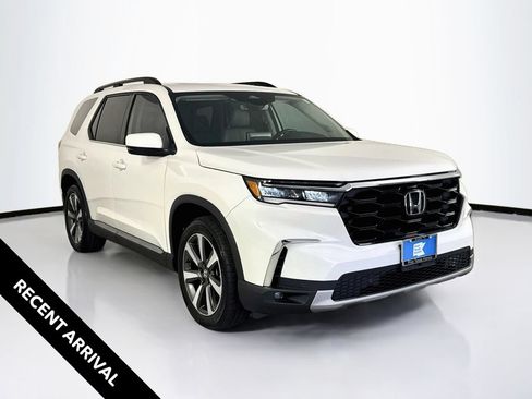 Used 2024 Honda Pilot Touring image 1