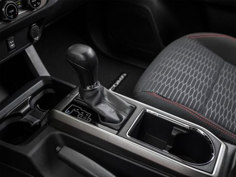 Used 2018 Toyota Tacoma SR5 RWD image 25