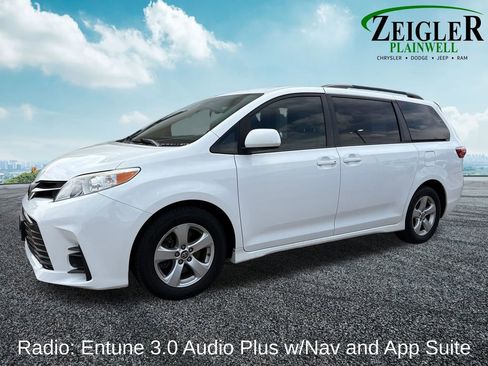 Used 2018 Toyota Sienna LE FWD image 2