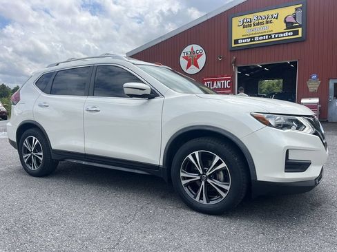 Used 2020 Nissan Rogue SV w/ Premium Package FWD image 1