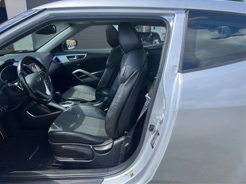 Used 2015 Hyundai Veloster w/ Option Group 03 image 9
