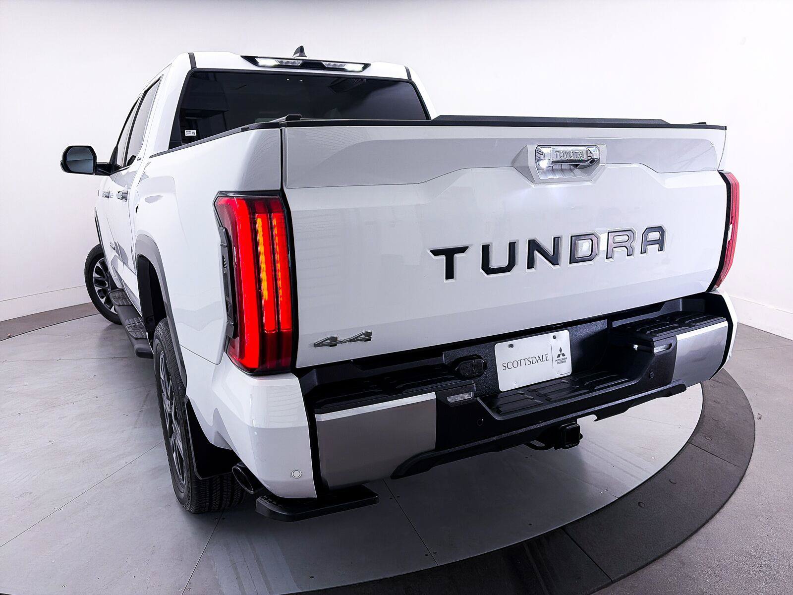Used 2025 Toyota Tundra Limited w/ Power Package AWD/4WD image 10