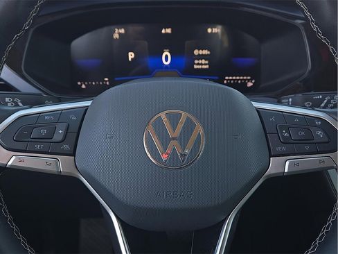 Used 2024 Volkswagen Taos SE image 19