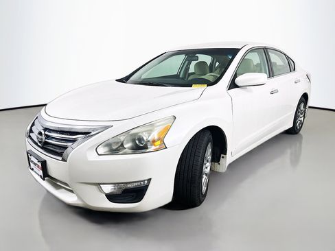 Used 2015 Nissan Altima 2.5 S w/ Power Driver Seat Package FWD image 3