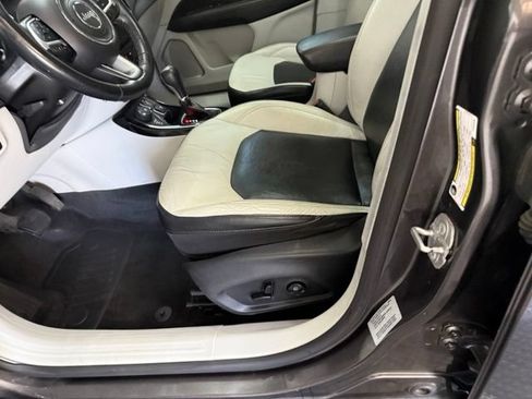 Used 2018 Jeep Compass Limited w/ Navigation Group AWD/4WD image 17