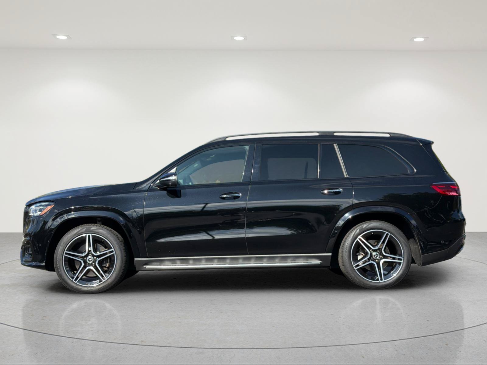 Used 2024 Mercedes-Benz GLS 450 4MATIC image 2