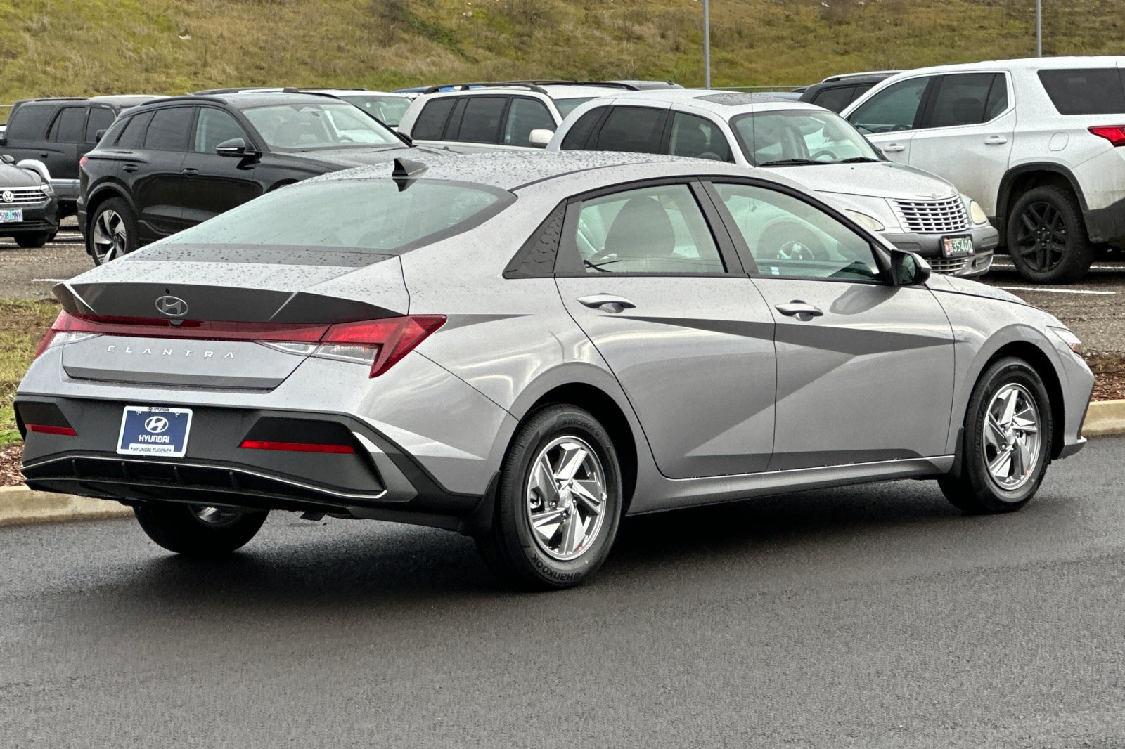 Used 2026 Hyundai Elantra SE FWD image 3