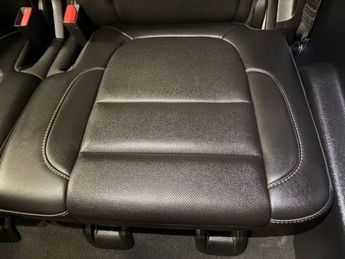 Used 2023 GMC Acadia SLT w/ Elevation Edition image 22