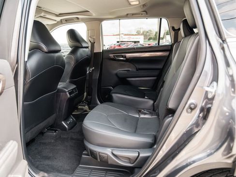 Used 2024 Toyota Highlander Limited image 27