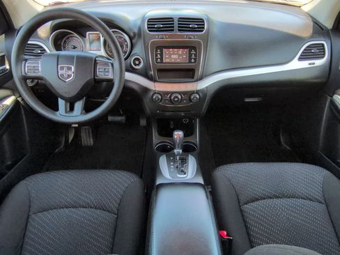Used 2019 Dodge Journey SE FWD image 14