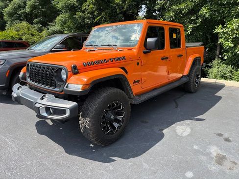 Used 2025 Jeep Gladiator Sport AWD/4WD image 2