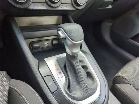 Used 2022 Kia Forte LXS image 7