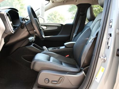 Used 2026 Volvo XC40 B5 Plus AWD/4WD image 12