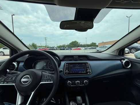 Used 2025 Nissan Versa SV FWD image 30