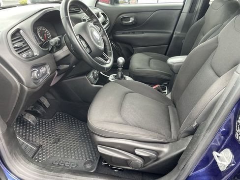 Used 2018 Jeep Renegade Altitude AWD/4WD image 9