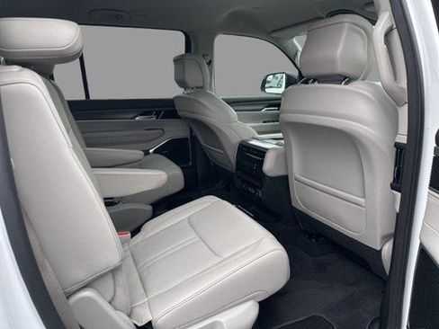 Used 2024 Jeep Wagoneer Series II w/ Flexible Seating Group AWD/4WD image 10