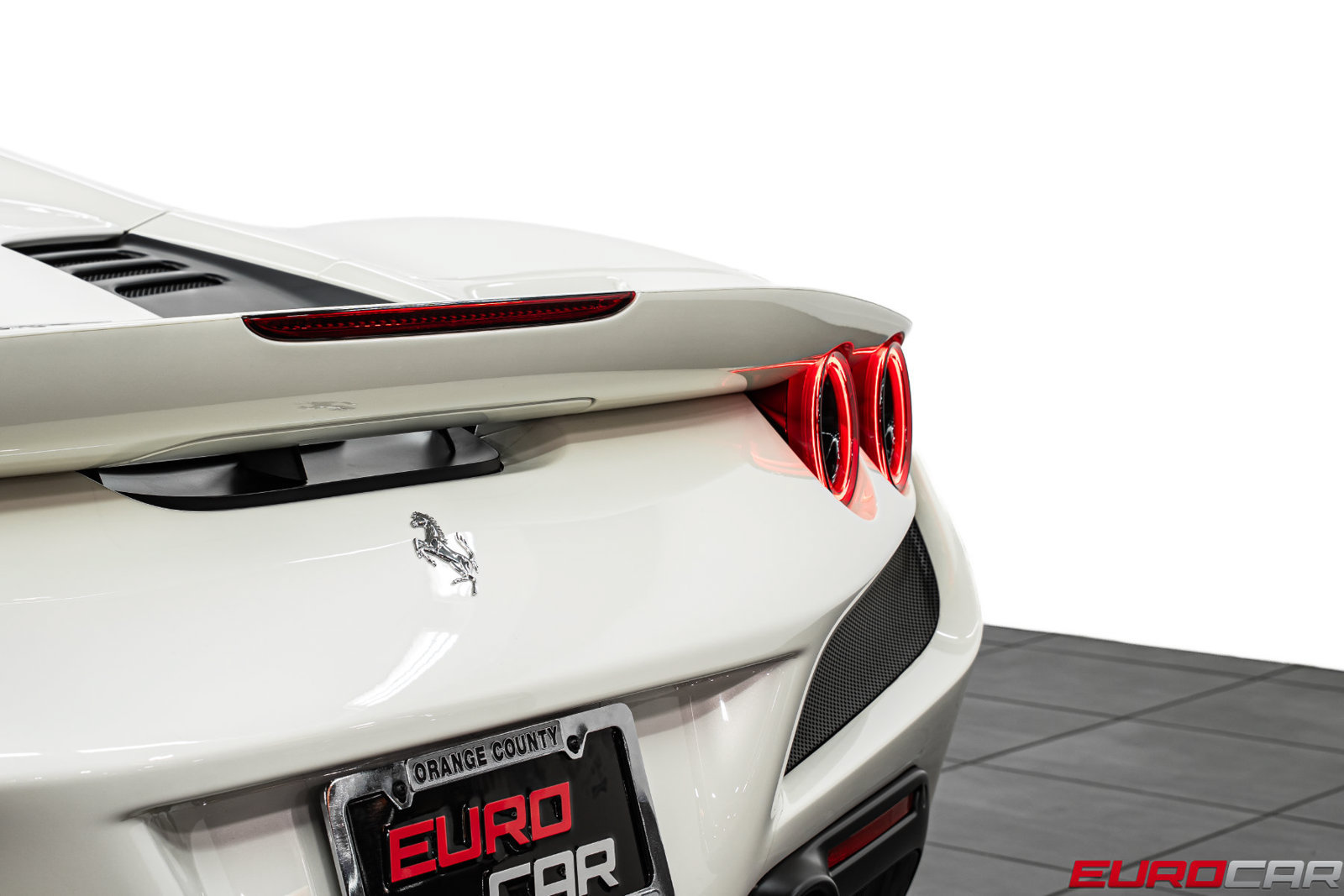 Used 2023 Ferrari F8 Tributo RWD image 25