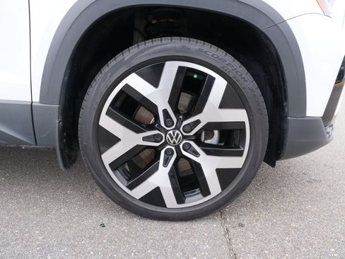 Used 2022 Volkswagen Taos SEL image 10