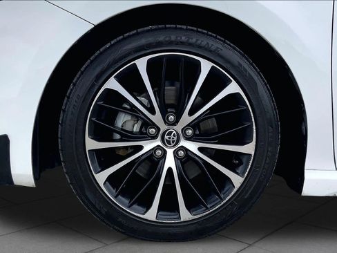 Used 2025 Toyota Camry SE FWD image 11
