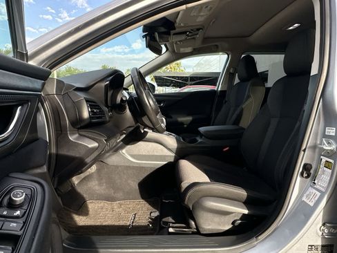Used 2024 Subaru Outback Premium AWD/4WD image 2
