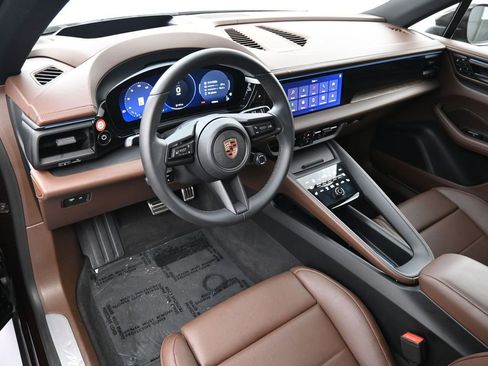 Certified 2025 Porsche Macan Electric RWD image 4