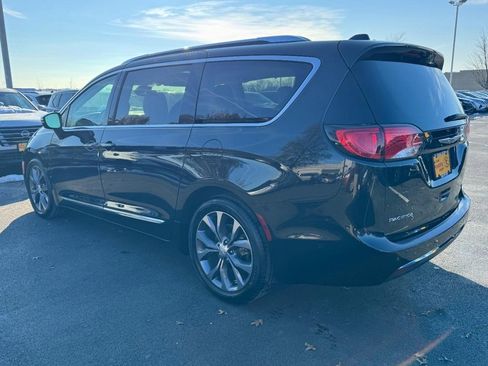 Used 2017 Chrysler Pacifica Limited w/ UConnect Theater Package image 5