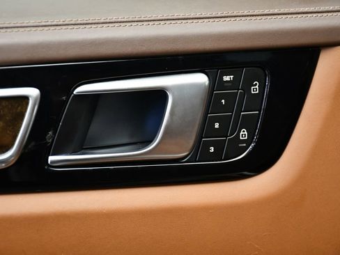 Used 2023 Porsche Cayenne Platinum Edition image 37