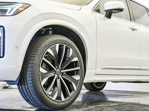 New 2026 Volvo XC90 B5 Plus w/ Protection Package image 10