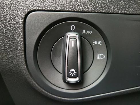 Used 2022 Volkswagen Tiguan SE FWD image 18