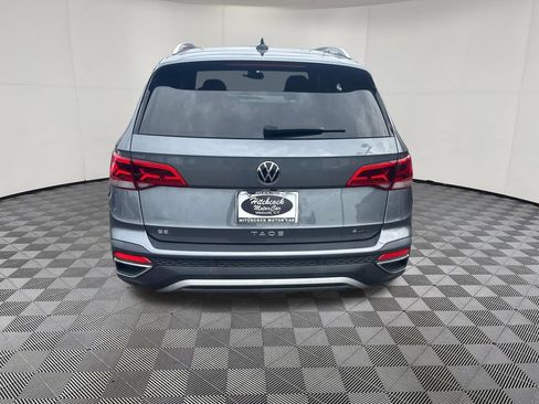 Used 2022 Volkswagen Taos SE w/ Panoramic Sunroof Package AWD/4WD image 4