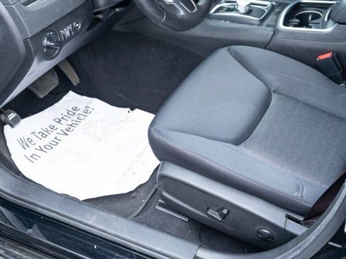 Used 2022 Chrysler 300 Touring w/ Sport Appearance Package image 26