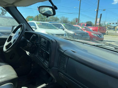 Used 2005 Chevrolet Silverado 1500 W/T image 11